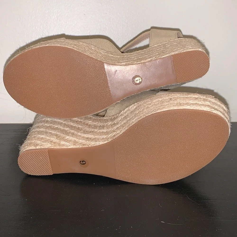 New England Patriots Wedge Sandals.‎  Size 9.  NWOT
